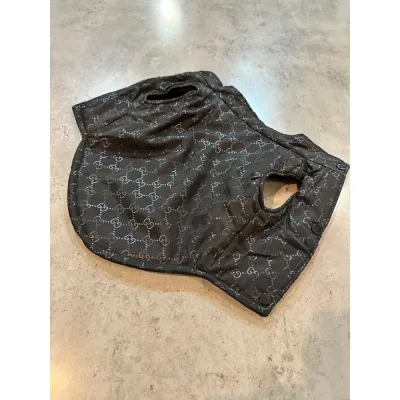 Зимня жилетка для собак GUCCI з дрібним логотипом на спинці, без капюшона, чорна