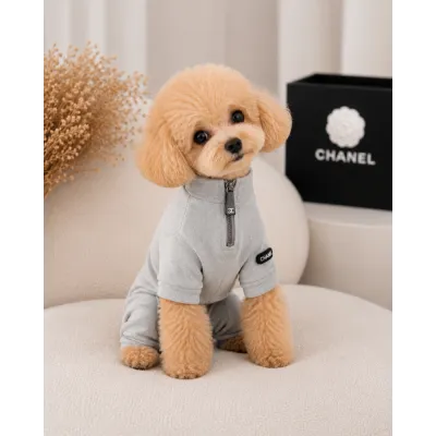 Трикотажний костюм для собак Chanel зі змійкою на грудях, сірий