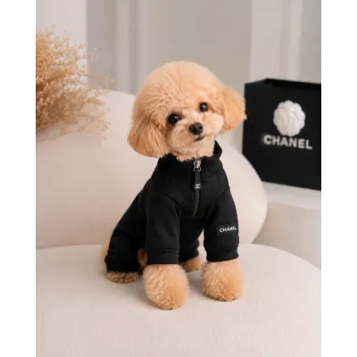 Трикотажний костюм для собак Chanel зі змійкою на грудях, чорний