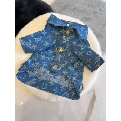 Джинсова курточка для собак Louis Vuitton Supreme з білими логотипами, блакитна