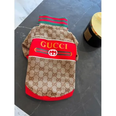 Джинсова куртка для собак GUCCI на змійці під горло з червоним написом на спинці, коричнева