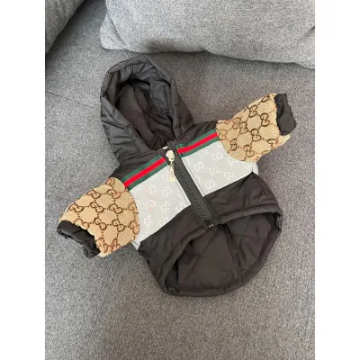 Зимняя куртка для собак GUCCI с капюшоном на змейке, с джинсовыми рукавами, светодиодная вставка, черная