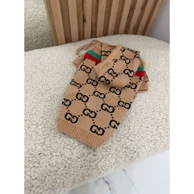 В’язана кофта для собак GUCCI з капюшоном на шнурках, зелено-червона смуга на спинці, бежева