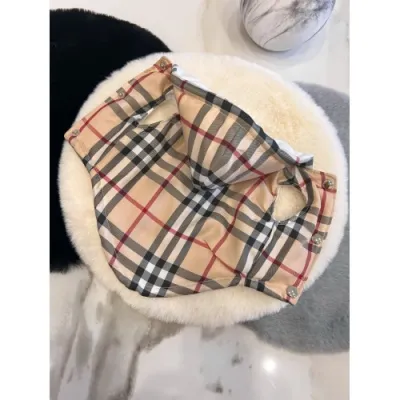 Зимова жилетка для собак BURBERRY з капюшоном на кнопках бежева