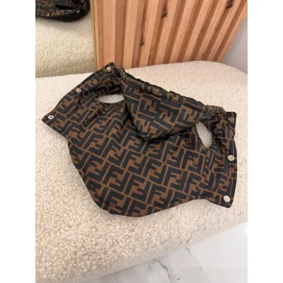 Зимняя жилетка для собак FENDI с капюшоном, на кнопках, коричневая