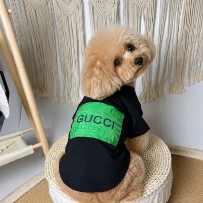Футболка для собак Gucci черная с зеленым логотипом, стильная одежда для собак
