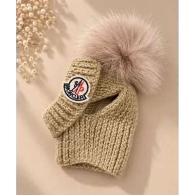 Шапка-труба для собак ручной вязки MONCLER с натуральным бежевым бубоном, бежевая